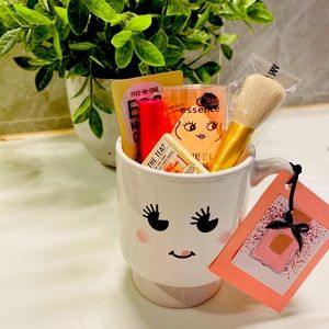 Cutie Cup with Makeup